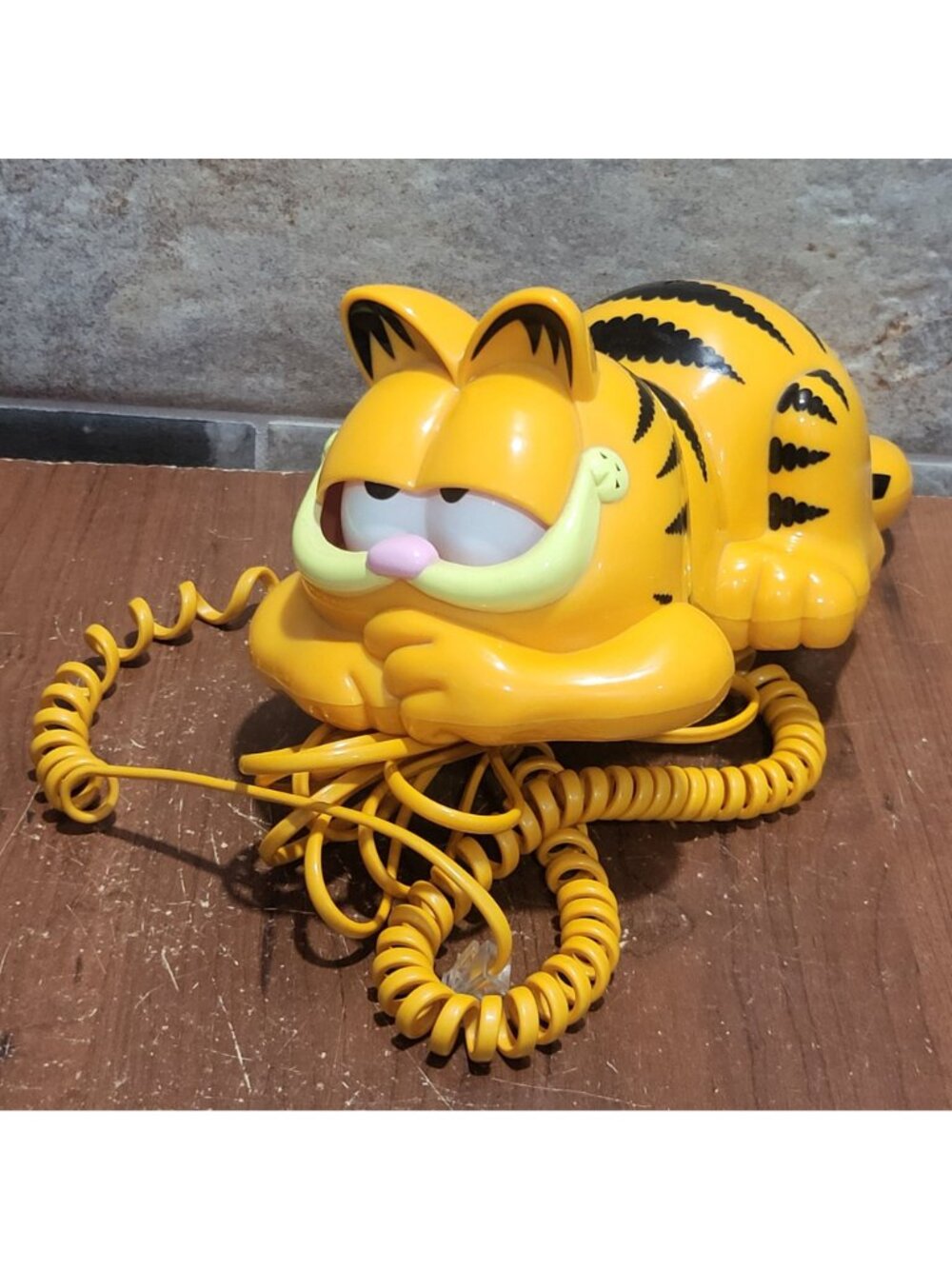 Vintage Telemania Garfield Novelty Landline Telephone Push Button Dialing Coiled - Picture 12 of 12